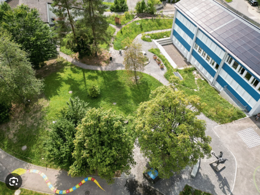 Schulhaus Blau in Niederteufen