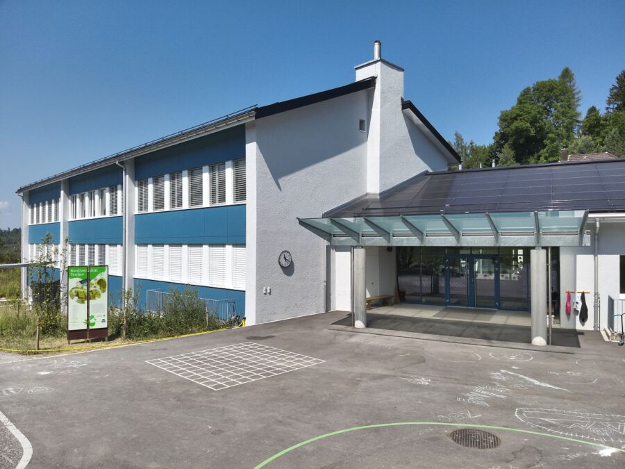 Schulhaus Blau in Niederteufen